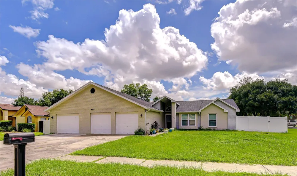 1108 DOCKSIDE DRIVE Lutz, FL 33559