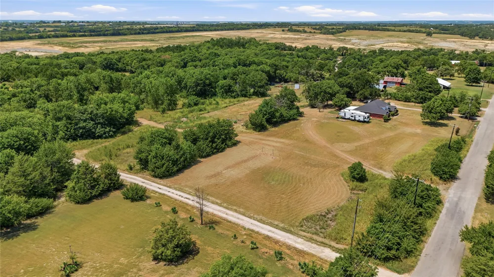 1335 Harrell Howe, TX 75459