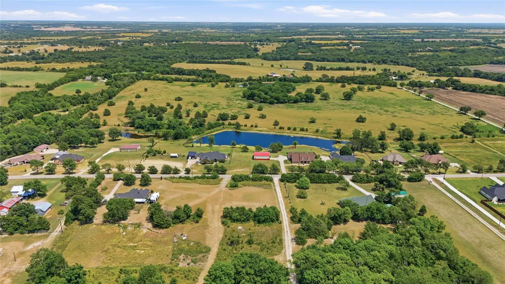 1335 Harrell Howe, TX 75459