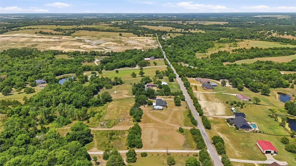1335 Harrell Howe, TX 75459