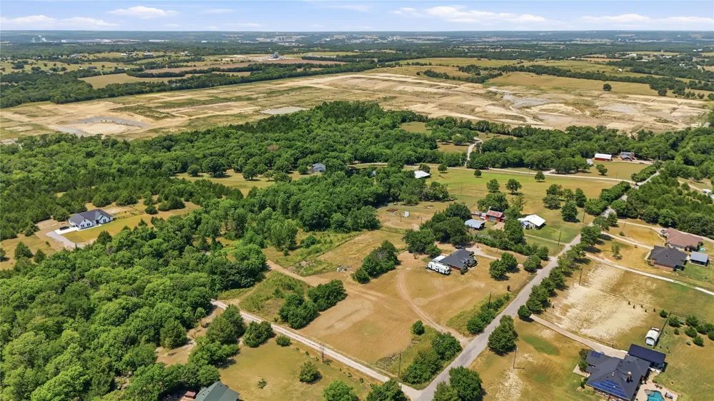1335 Harrell Howe, TX 75459