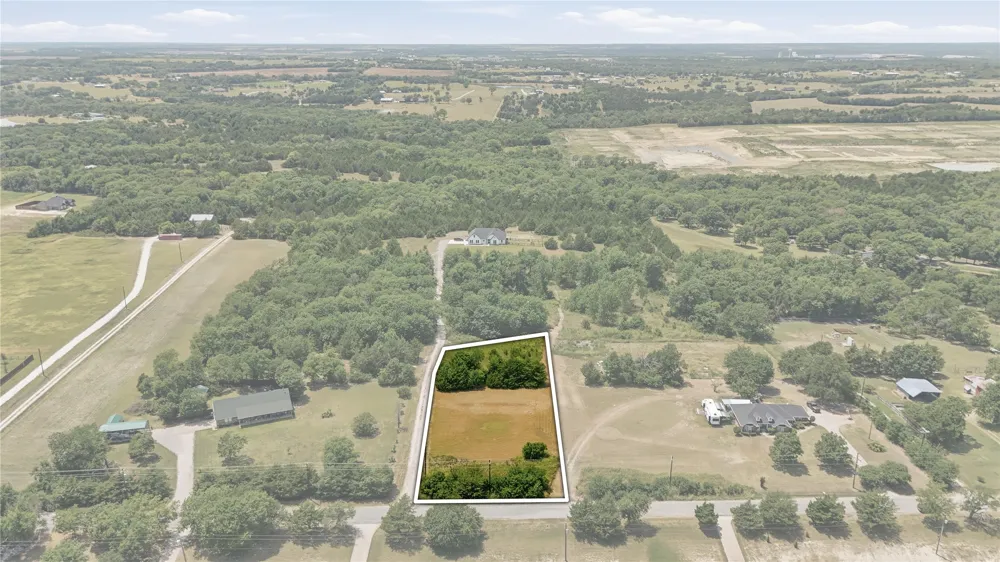 1335 Harrell Howe, TX 75459