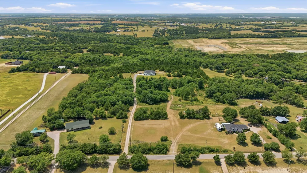 1335 Harrell Howe, TX 75459
