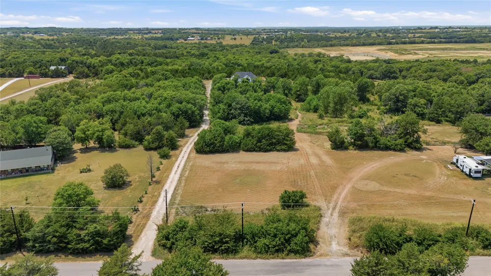 1335 Harrell Howe, TX 75459