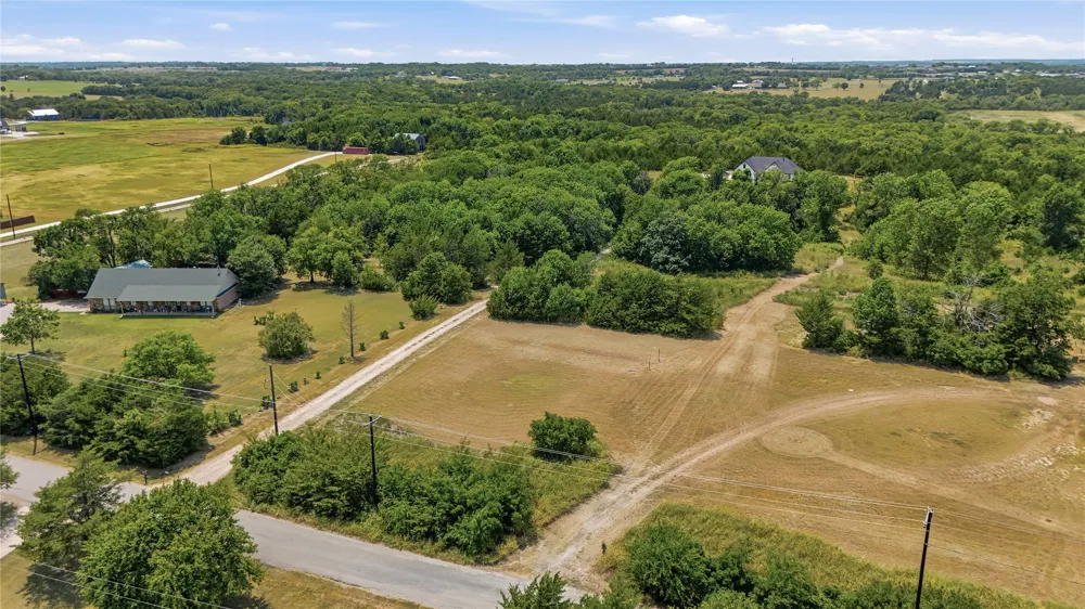 1335 Harrell Howe, TX 75459