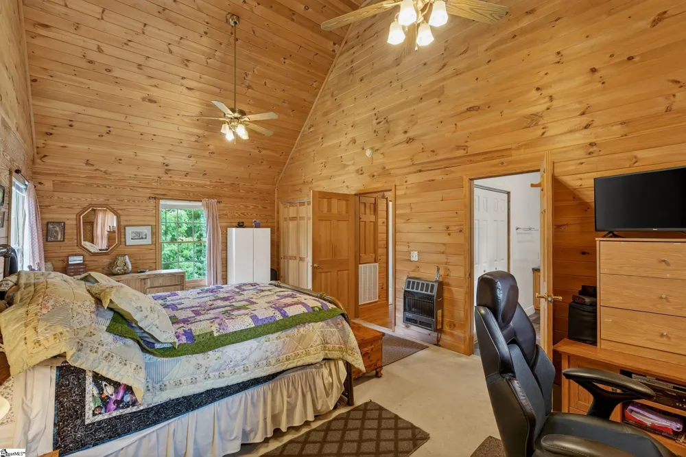 135 Pointe Drive Campobello, SC 29322