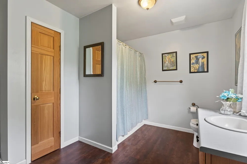 135 Pointe Drive Campobello, SC 29322