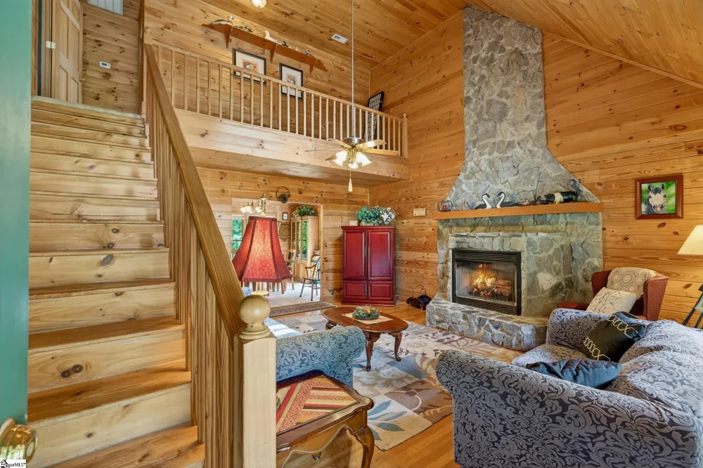 135 Pointe Drive Campobello, SC 29322