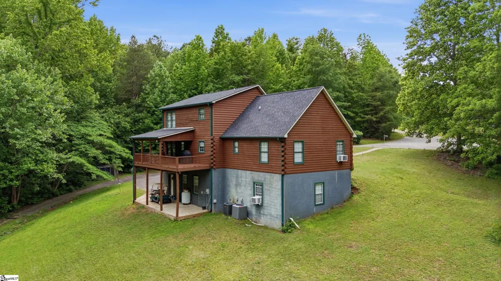 135 Pointe Drive Campobello, SC 29322
