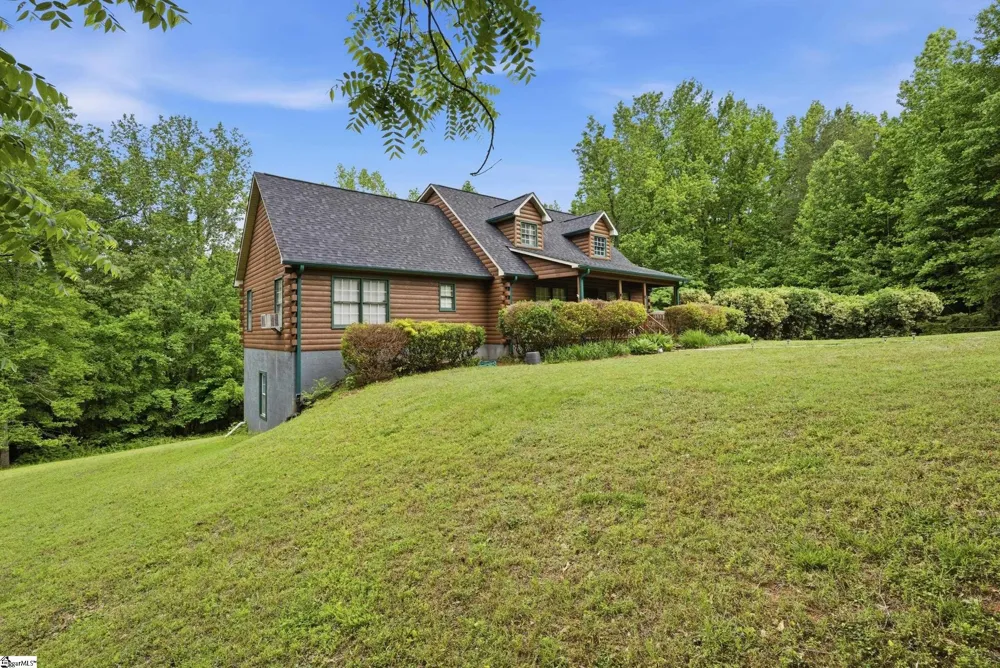 135 Pointe Drive Campobello, SC 29322