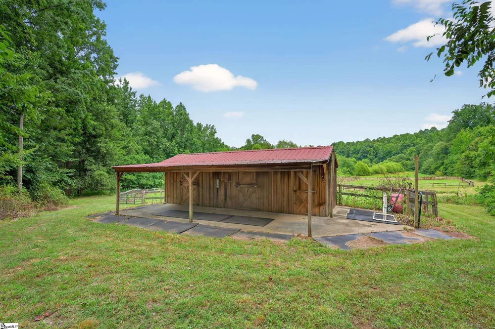 135 Pointe Drive Campobello, SC 29322