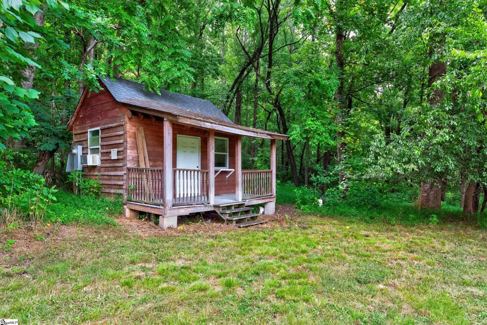 135 Pointe Drive Campobello, SC 29322