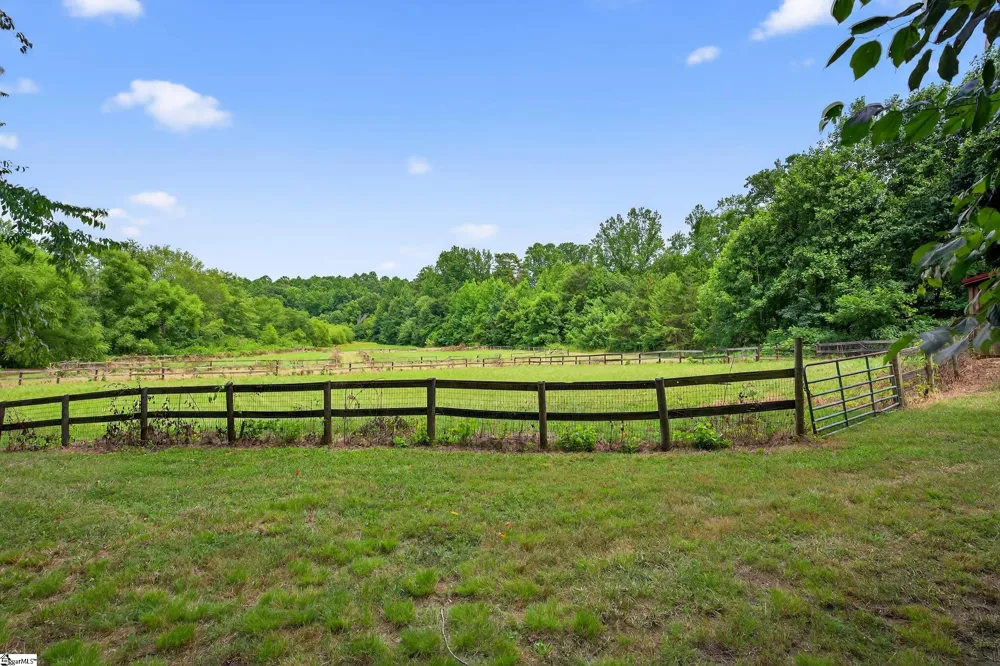 135 Pointe Drive Campobello, SC 29322