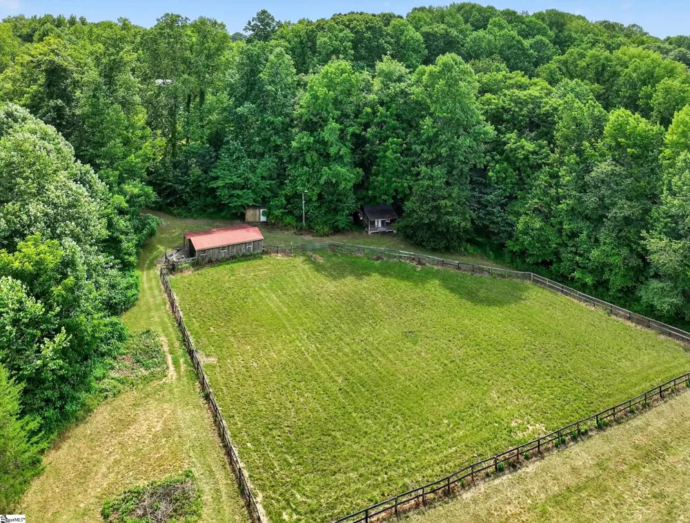 135 Pointe Drive Campobello, SC 29322