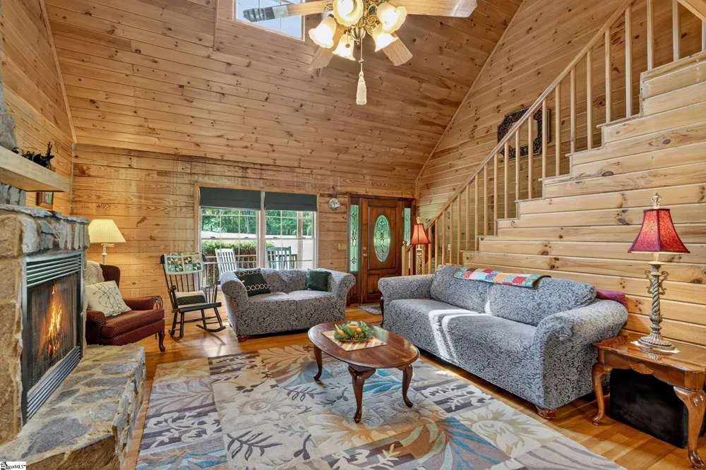 135 Pointe Drive Campobello, SC 29322
