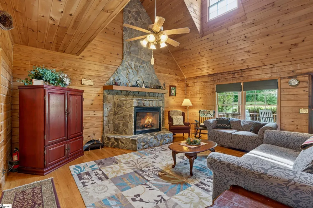 135 Pointe Drive Campobello, SC 29322