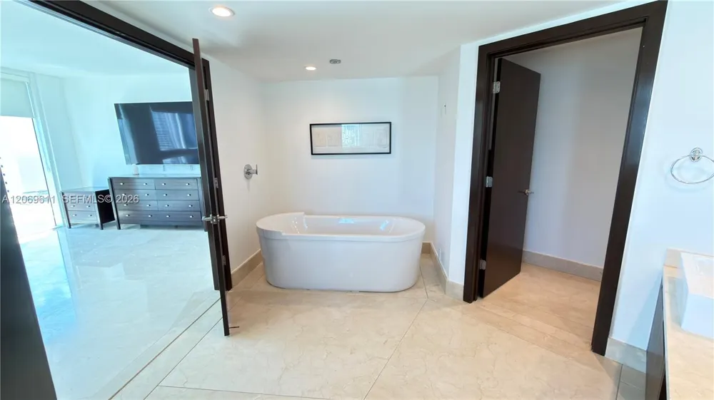 150 Sunny Isles Blvd #1-UPH1 Sunny Isles Beach, FL 33160