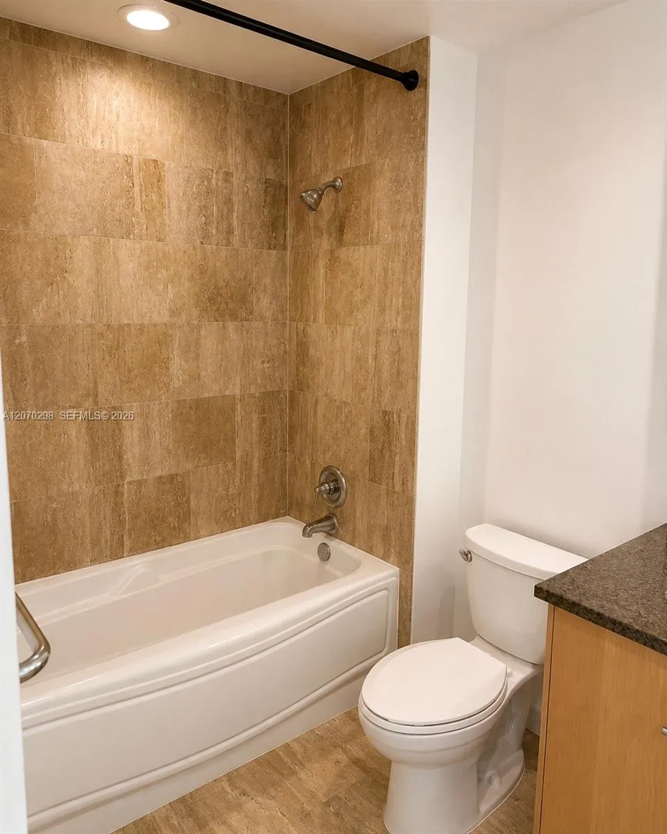 300 S BISCAYNE BL #2503 Miami, FL 33131