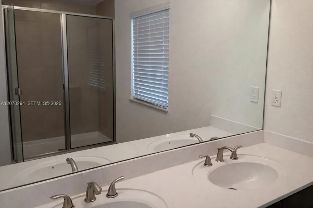 426 NE 194th Ter Miami, FL 33179