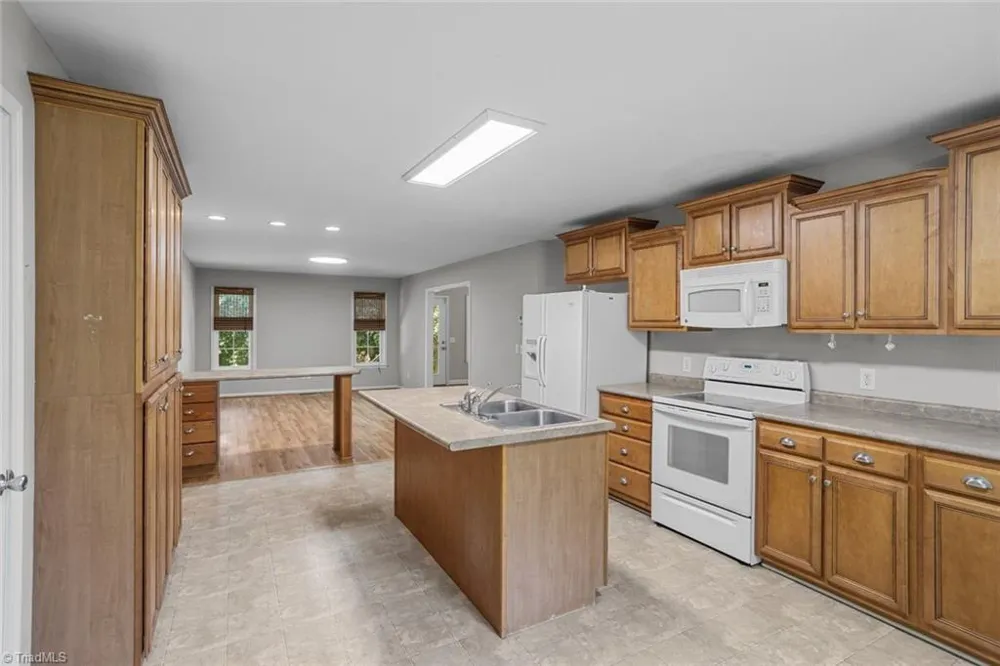 2911 Woodhaven Drive Asheboro, NC 27205