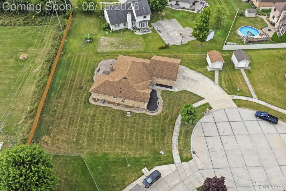 15690 Deepwood Court E Fraser City, MI 48026