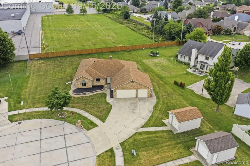 15690 Deepwood Court E Fraser City, MI 48026