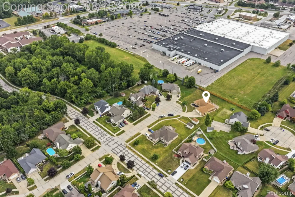 15690 Deepwood Court E Fraser City, MI 48026