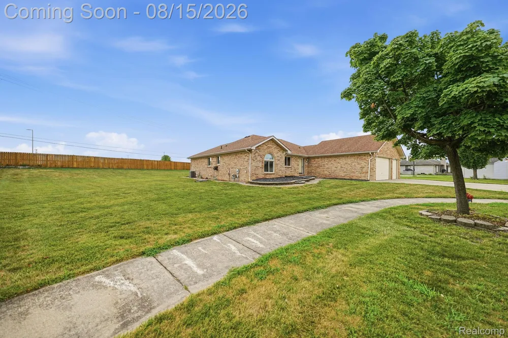 15690 Deepwood Court E Fraser City, MI 48026