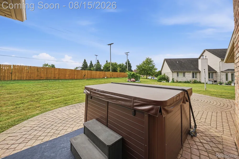15690 Deepwood Court E Fraser City, MI 48026