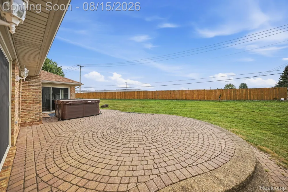 15690 Deepwood Court E Fraser City, MI 48026