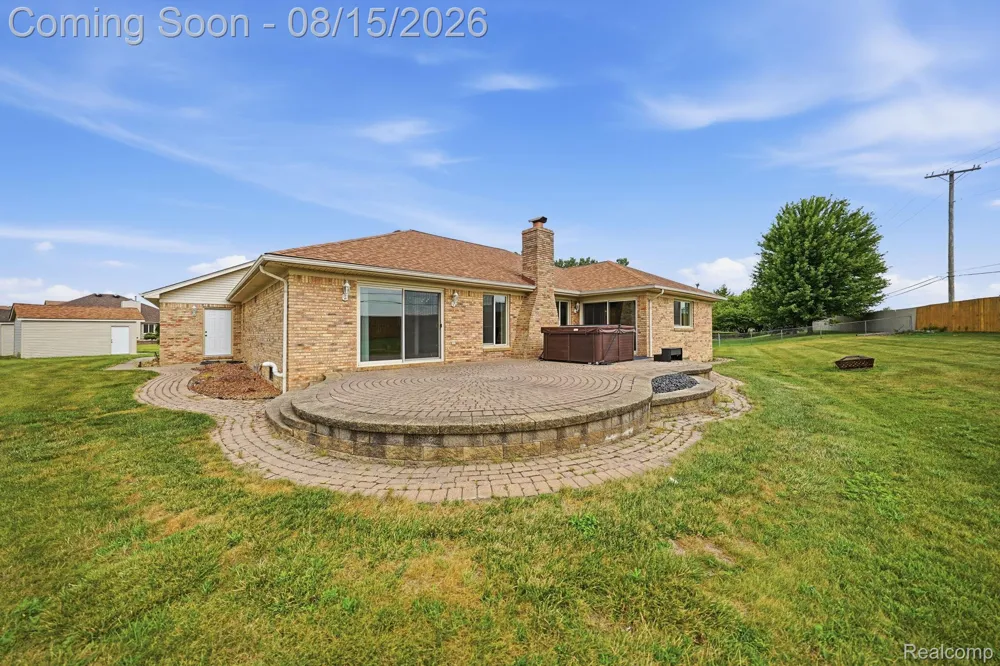 15690 Deepwood Court E Fraser City, MI 48026