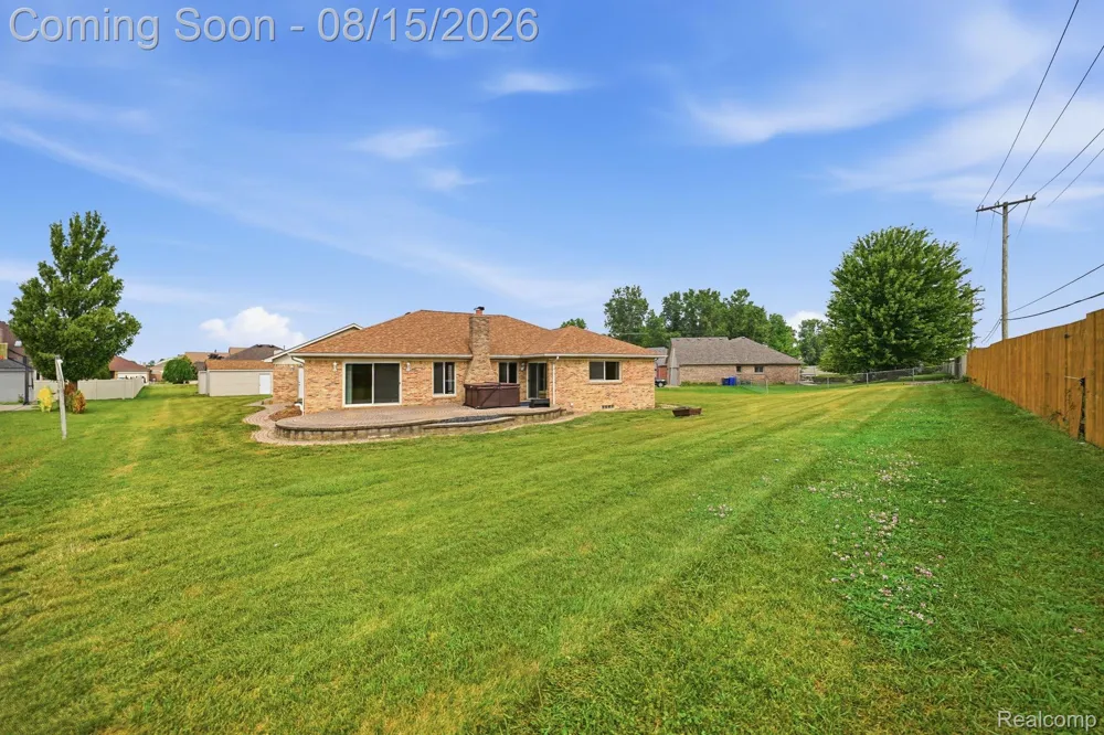 15690 Deepwood Court E Fraser City, MI 48026