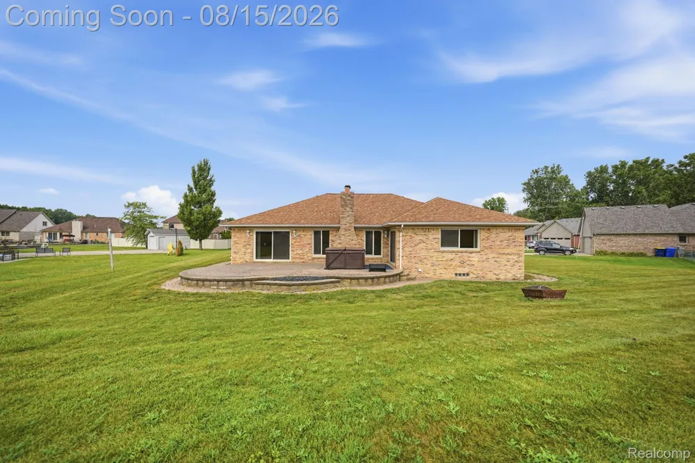 15690 Deepwood Court E Fraser City, MI 48026