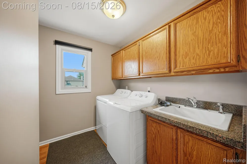 15690 Deepwood Court E Fraser City, MI 48026