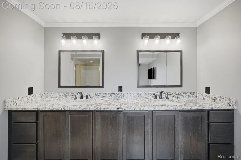 15690 Deepwood Court E Fraser City, MI 48026