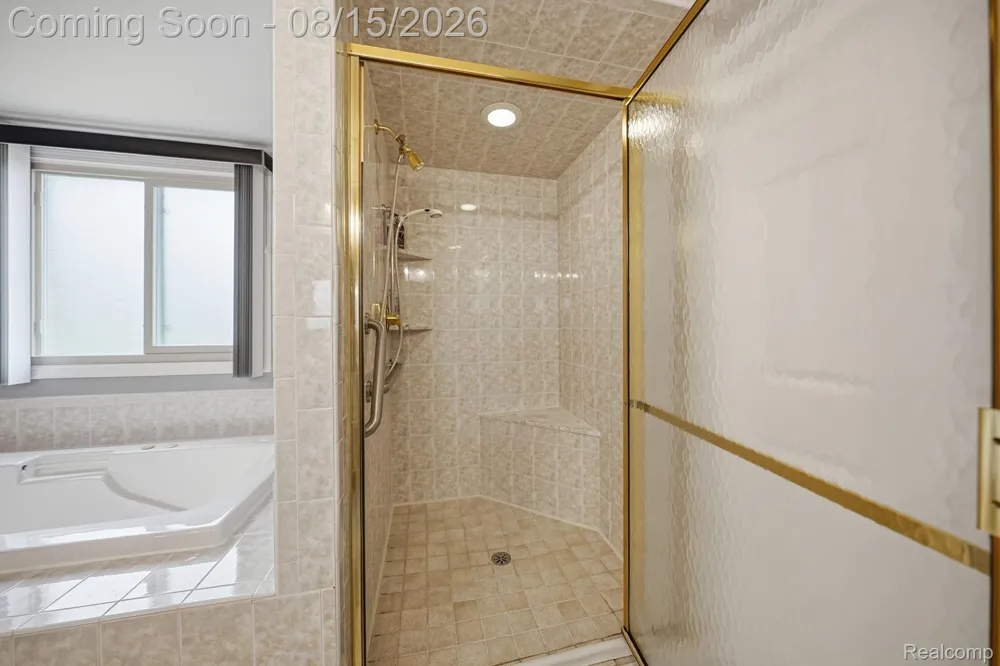 15690 Deepwood Court E Fraser City, MI 48026