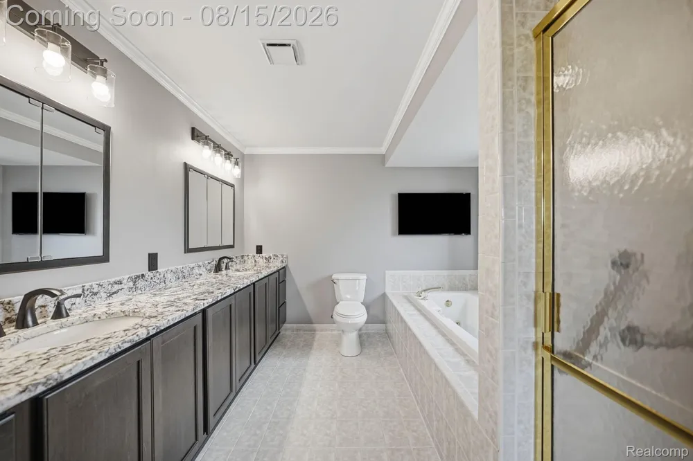 15690 Deepwood Court E Fraser City, MI 48026