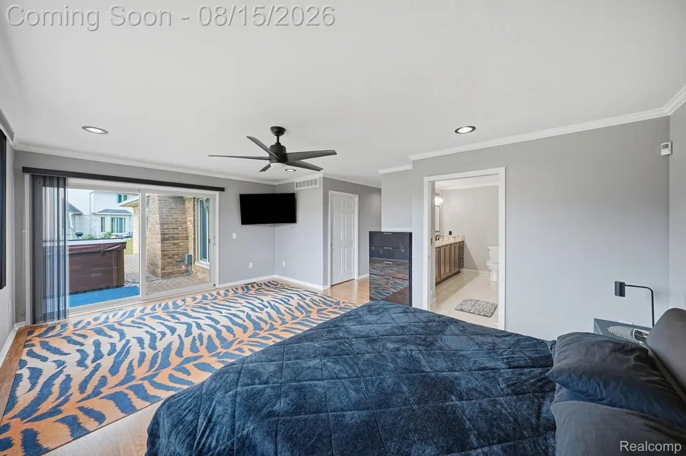 15690 Deepwood Court E Fraser City, MI 48026
