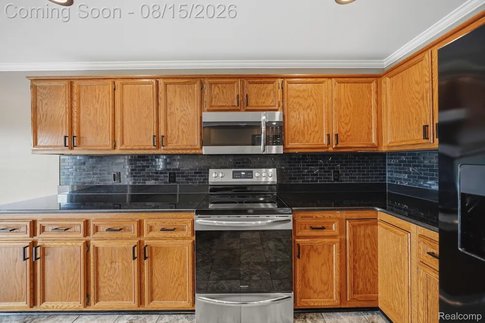 15690 Deepwood Court E Fraser City, MI 48026