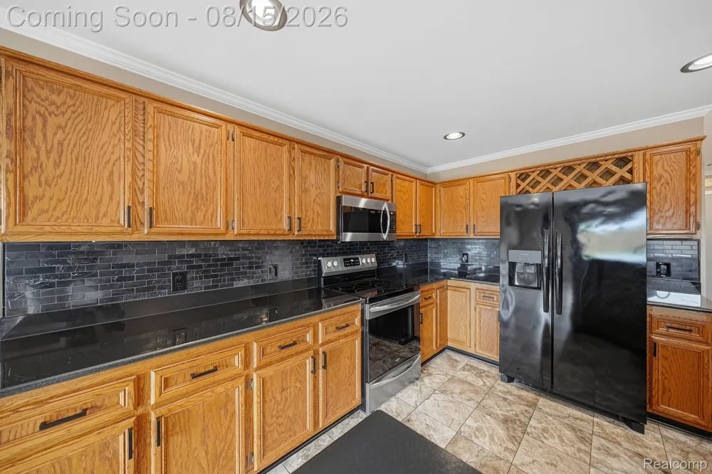 15690 Deepwood Court E Fraser City, MI 48026