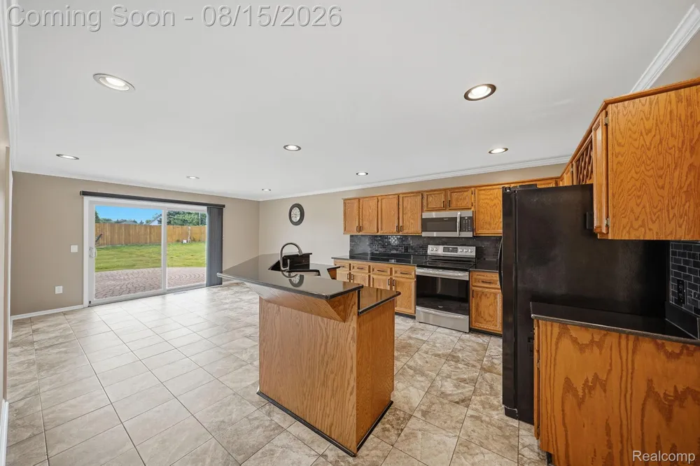 15690 Deepwood Court E Fraser City, MI 48026