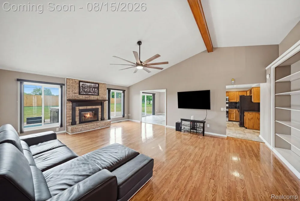 15690 Deepwood Court E Fraser City, MI 48026