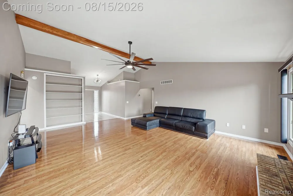 15690 Deepwood Court E Fraser City, MI 48026