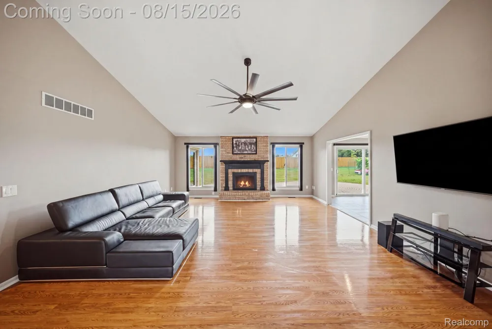 15690 Deepwood Court E Fraser City, MI 48026