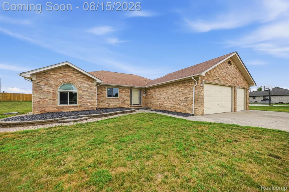 15690 Deepwood Court E Fraser City, MI 48026