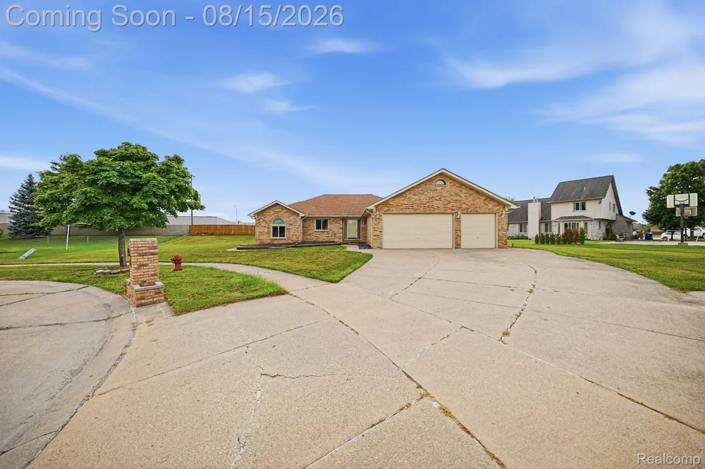 15690 Deepwood Court E Fraser City, MI 48026