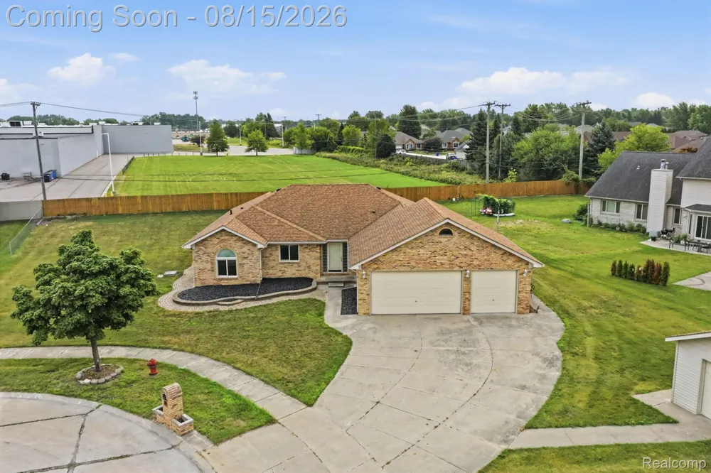 15690 Deepwood Court E Fraser City, MI 48026