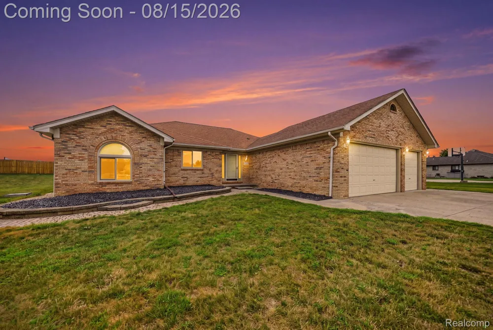 15690 Deepwood Court E Fraser City, MI 48026