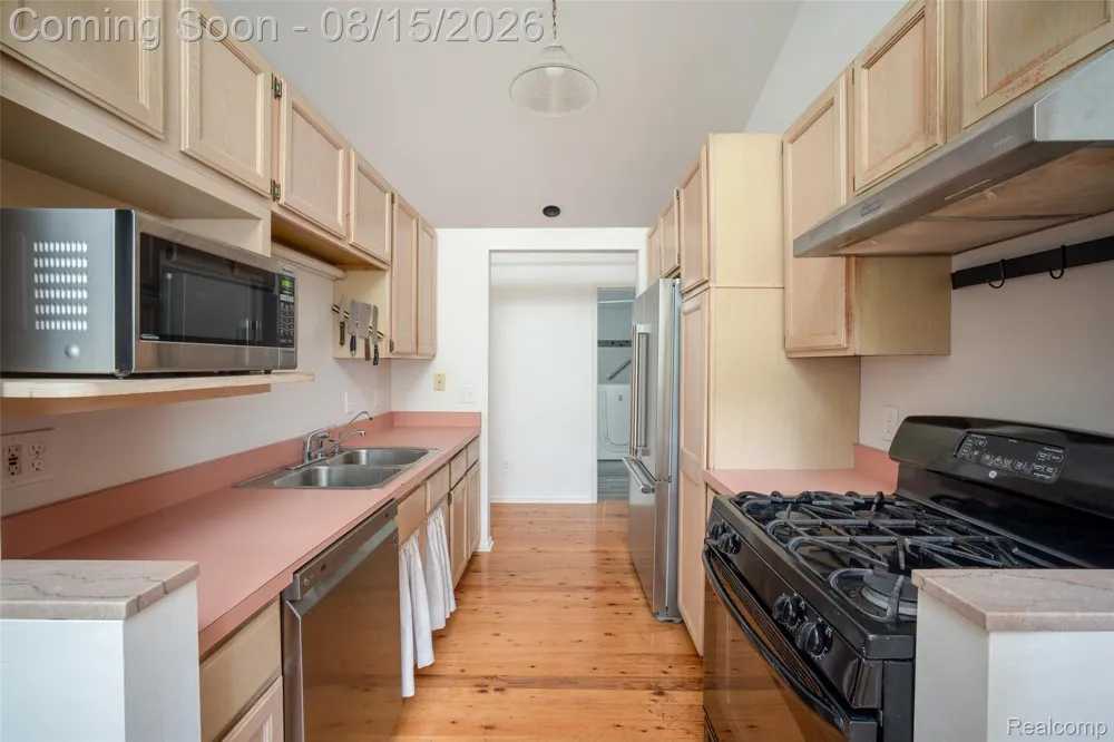 512 Rice Avenue York Charter Township, MI 48197