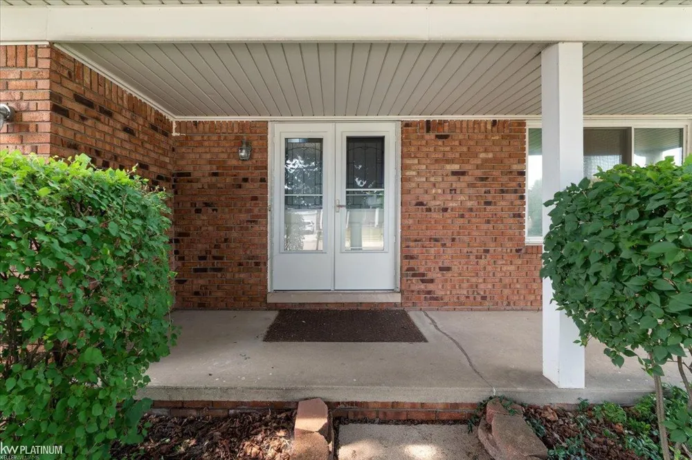 39335 Waldorf Drive Clinton Charter Township, MI 48038